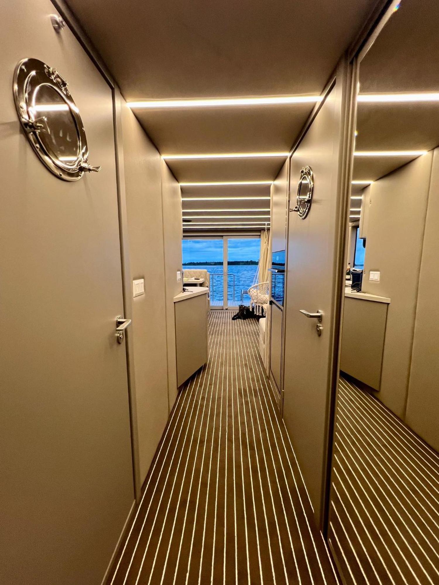 Nena Hausboot Hotel Berlin Bagian luar foto