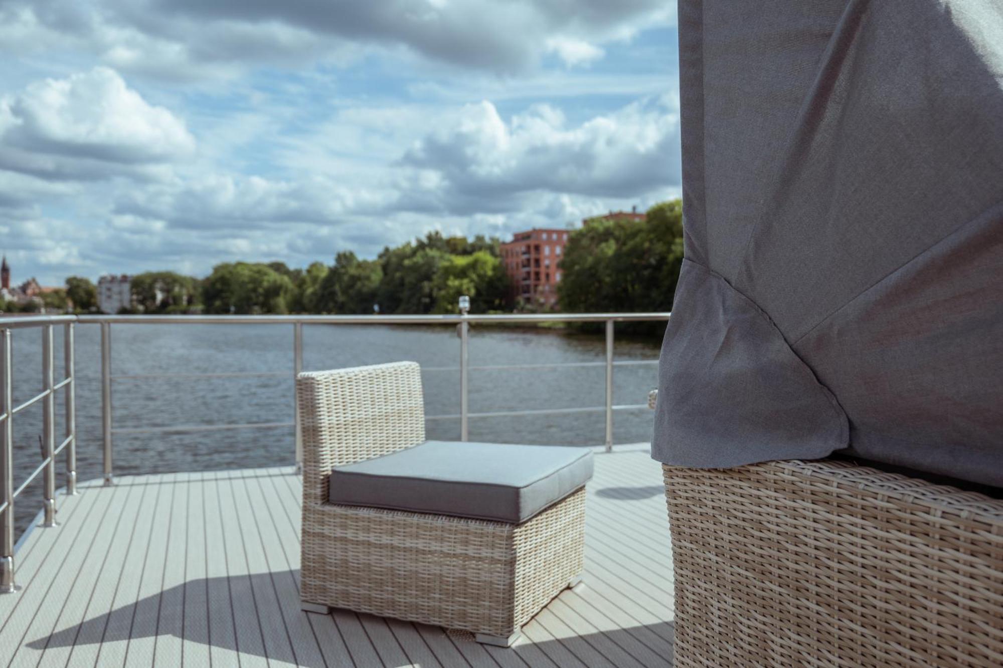 Nena Hausboot Hotel Berlin Bagian luar foto