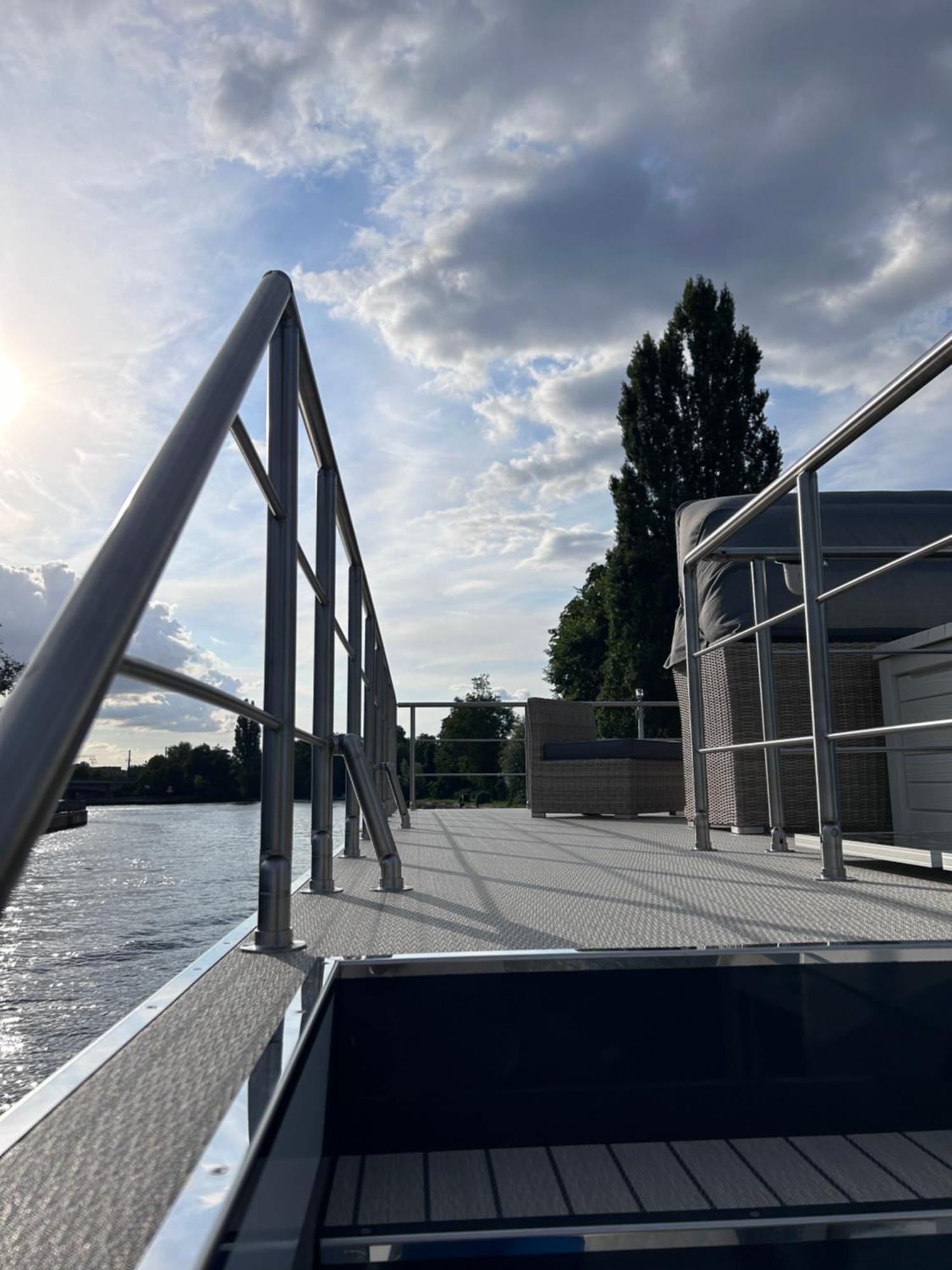 Nena Hausboot Hotel Berlin Bagian luar foto