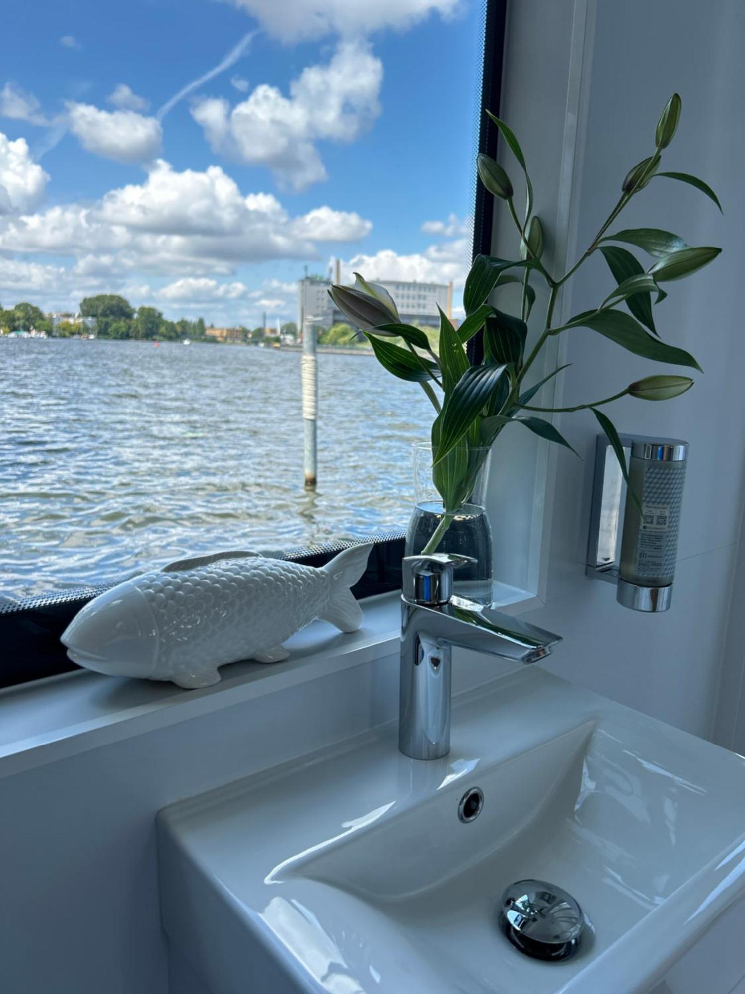Nena Hausboot Hotel Berlin Bagian luar foto